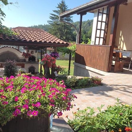 Къща Поколения Triavna Exterior foto