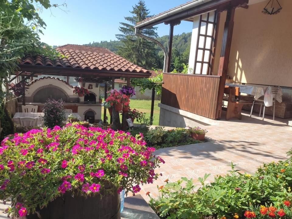 Къща Поколения Triavna Exterior foto
