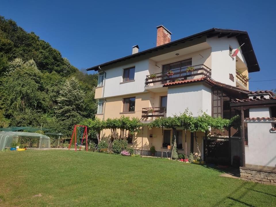 Къща Поколения Triavna Exterior foto