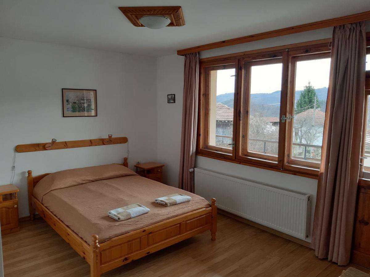 Къща Поколения Triavna Exterior foto