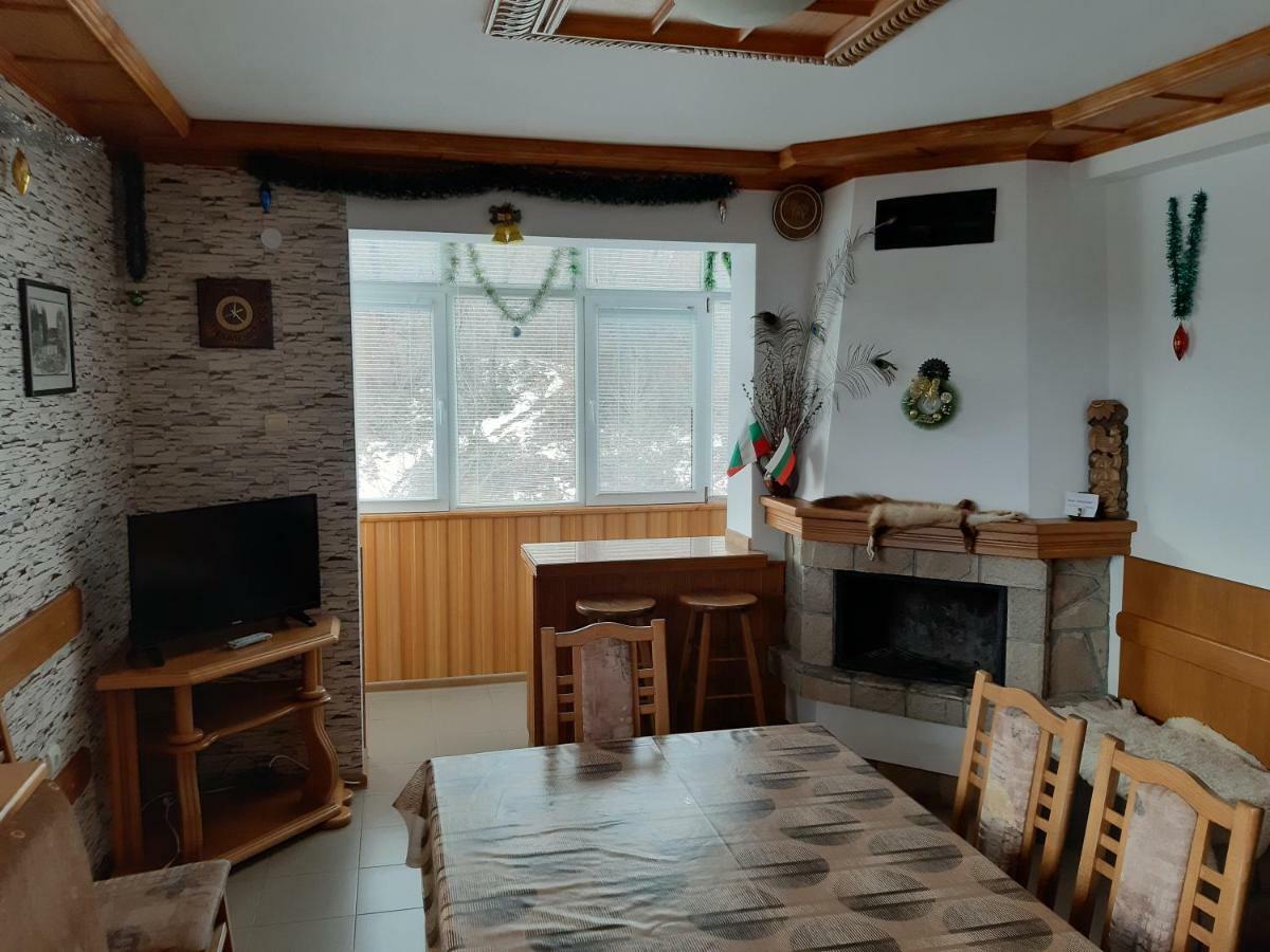Къща Поколения Triavna Exterior foto