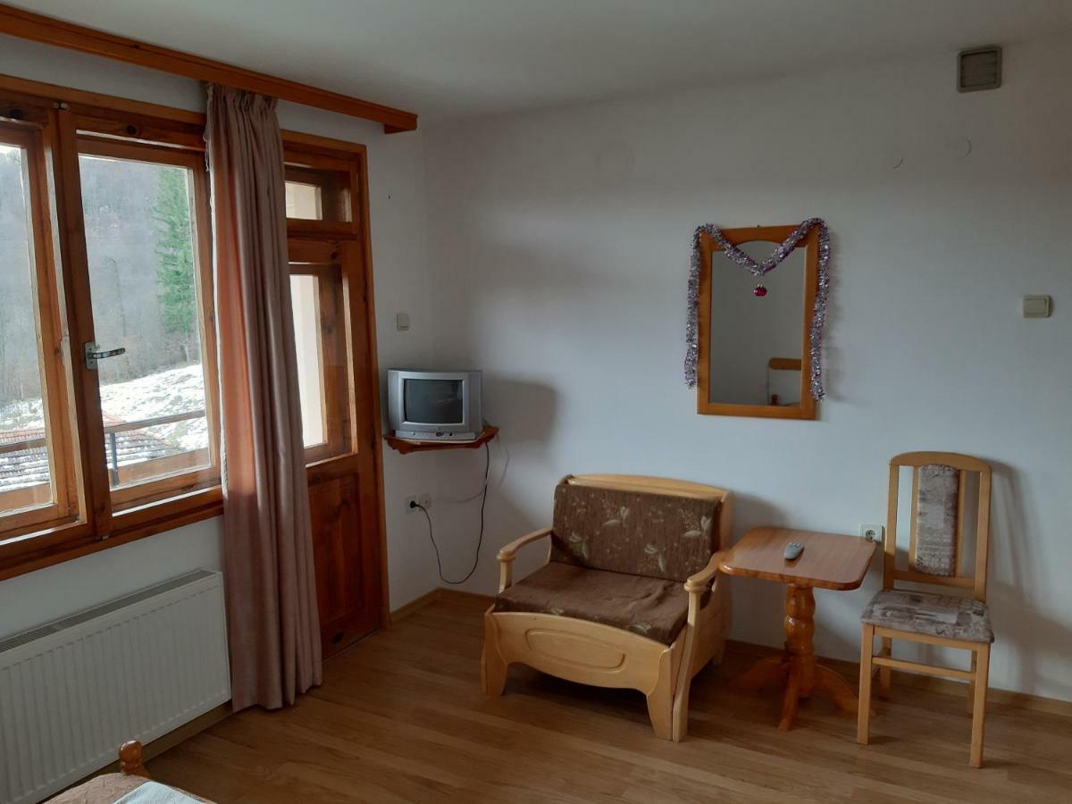Къща Поколения Triavna Exterior foto