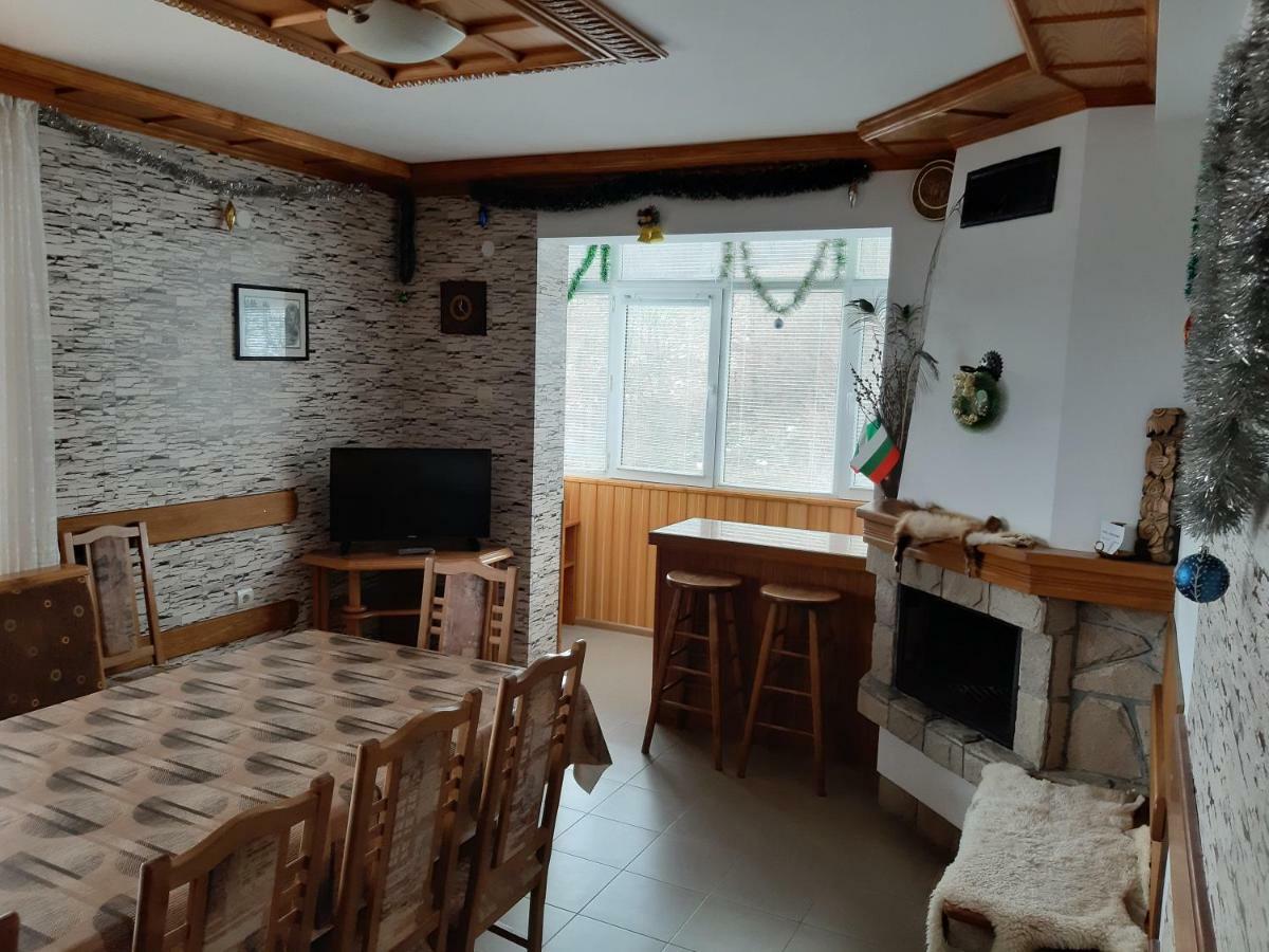 Къща Поколения Triavna Exterior foto
