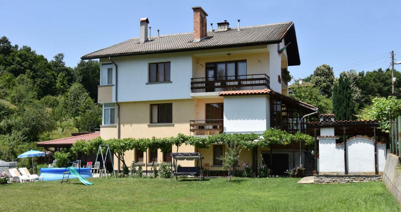 Къща Поколения Triavna Exterior foto